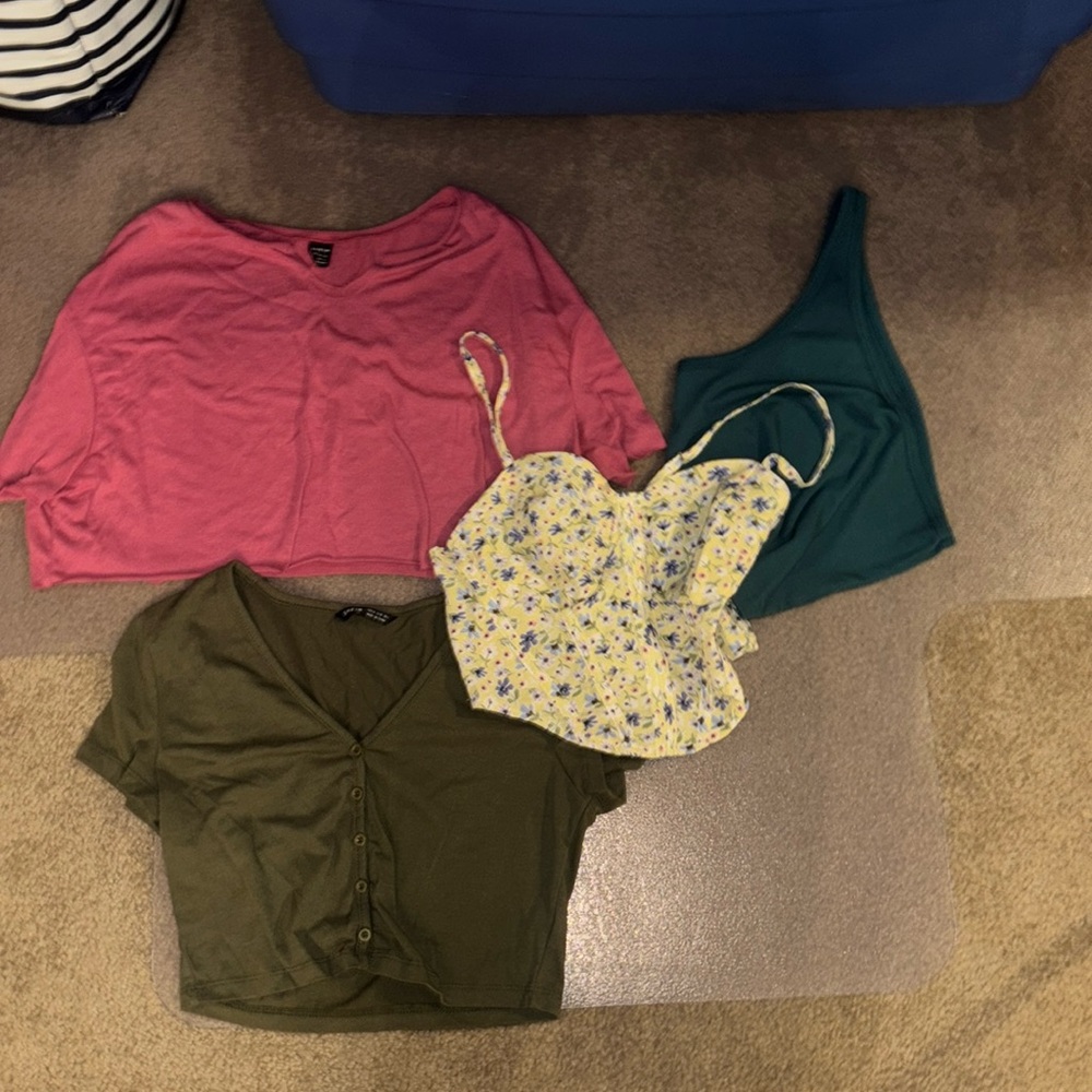 bundle of shein crop tops in great condition. sizes xs and 1 medium